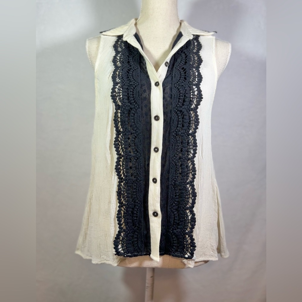 Free People XS Off White Crinkle Lace Button Down Boho Romantic Shirt Top - Picture 2 of 8